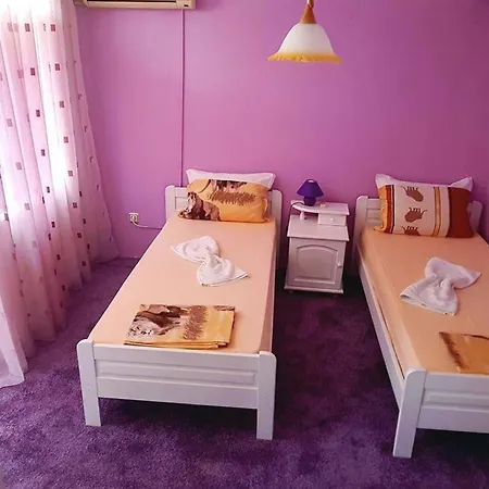 Къща за гости Flora Китен