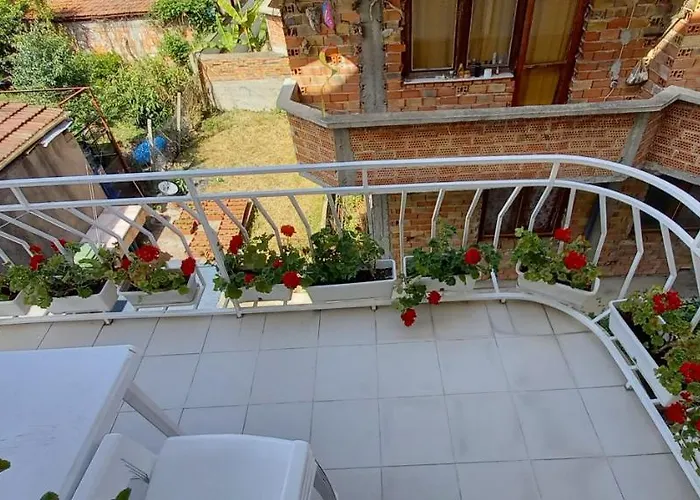 ゲストハウス Flora 3*