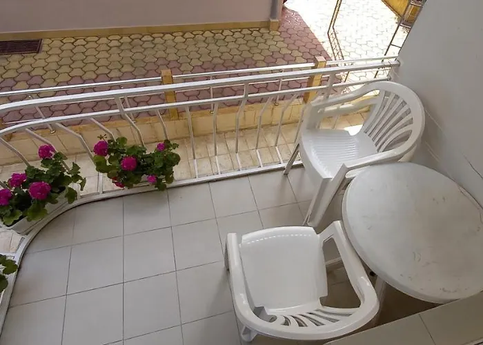 ゲストハウス Flora