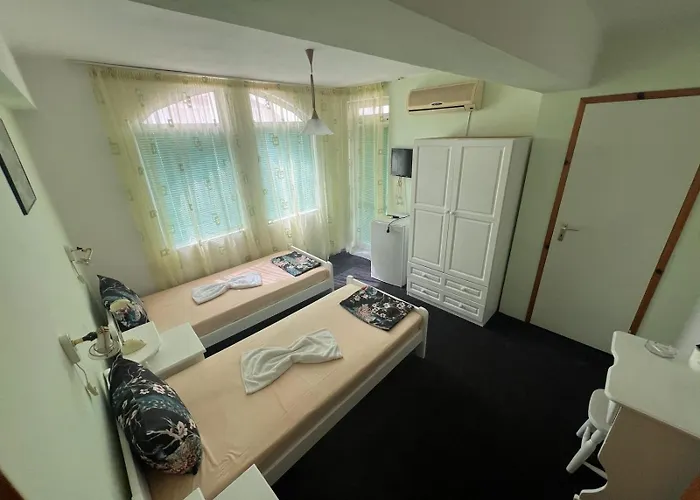 ゲストハウス Flora