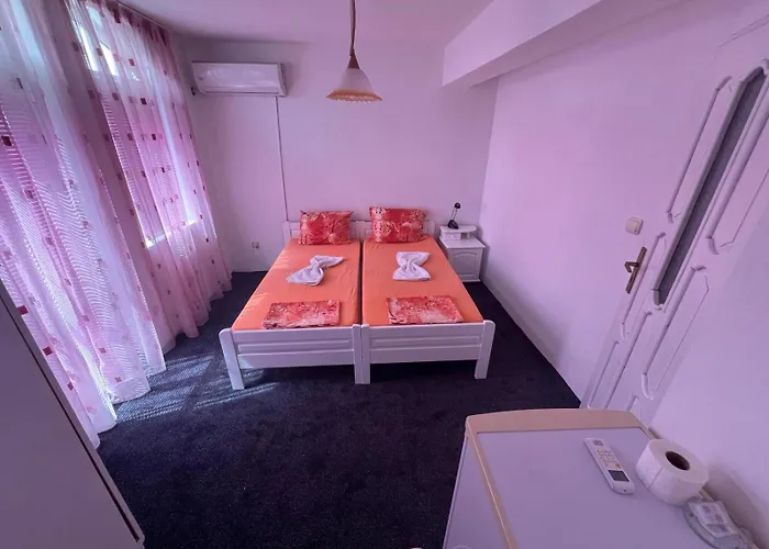 Flora ゲストハウス 3*