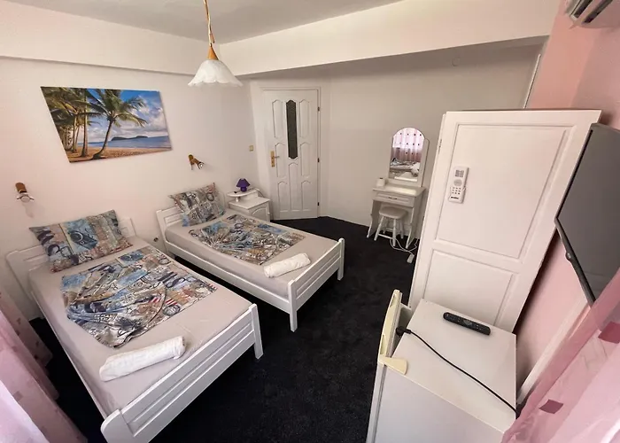 ゲストハウス Flora キテン