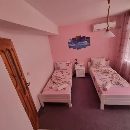 Flora Guest house 3*