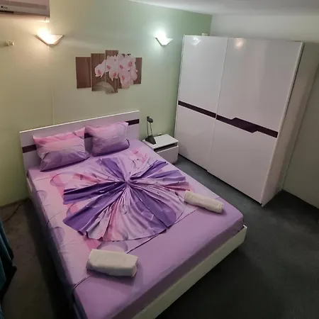 Flora Guest house 3*