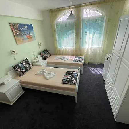 Guest house Flora 3*